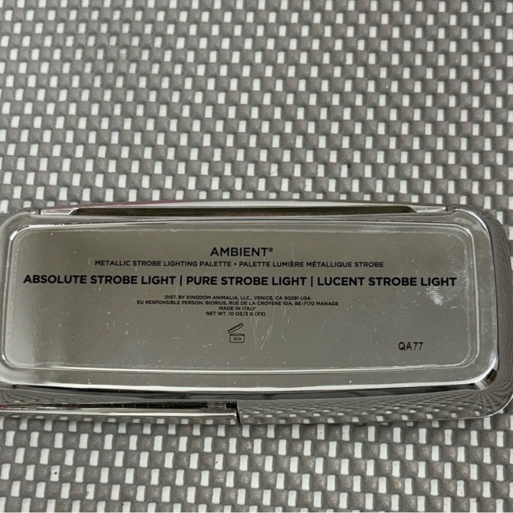 HOURGLASS Ambient Metallic Strobe Palette - Picture 2 of 5